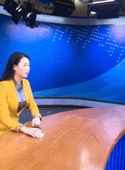 搞笑GIF：女人的潜力无限大，不信你就试试！