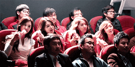 爆笑GIF：妹子什么事委屈成这样